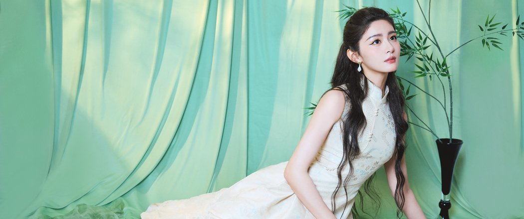 赵晴清新白裙4K壁纸，3440x1440带鱼屏高清美女图片下载