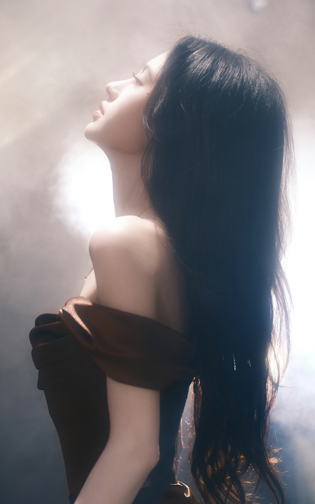 鞠婧祎侧颜美图 4K竖屏手机壁纸 高清2400x3840 下载