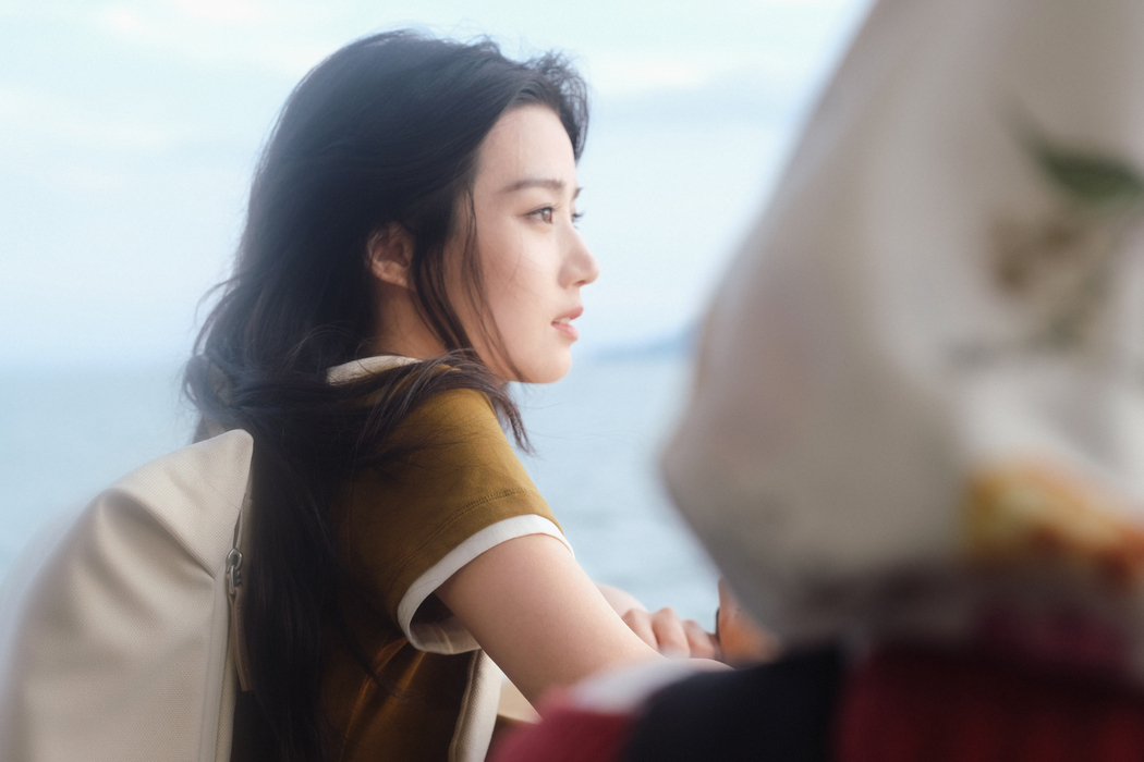 侧脸美女卢昱晓4K高清壁纸 3840x2560 下载