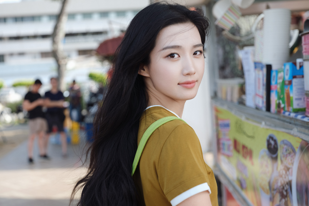 卢昱晓长发侧颜4K高清壁纸，3840x2560分辨率下载
