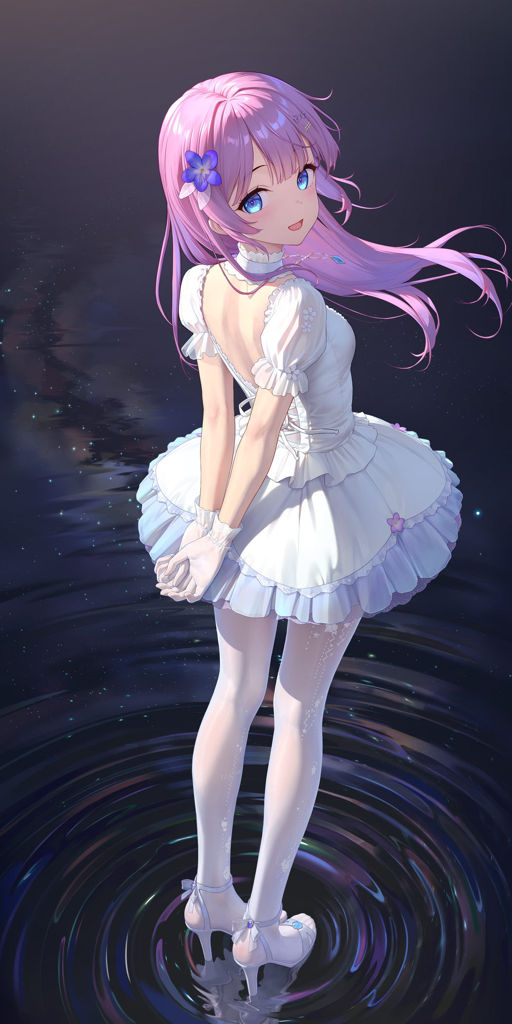粉色发蓝眸微笑动漫女孩站立波浪景4K竖屏高清手机壁纸1920x3840下载