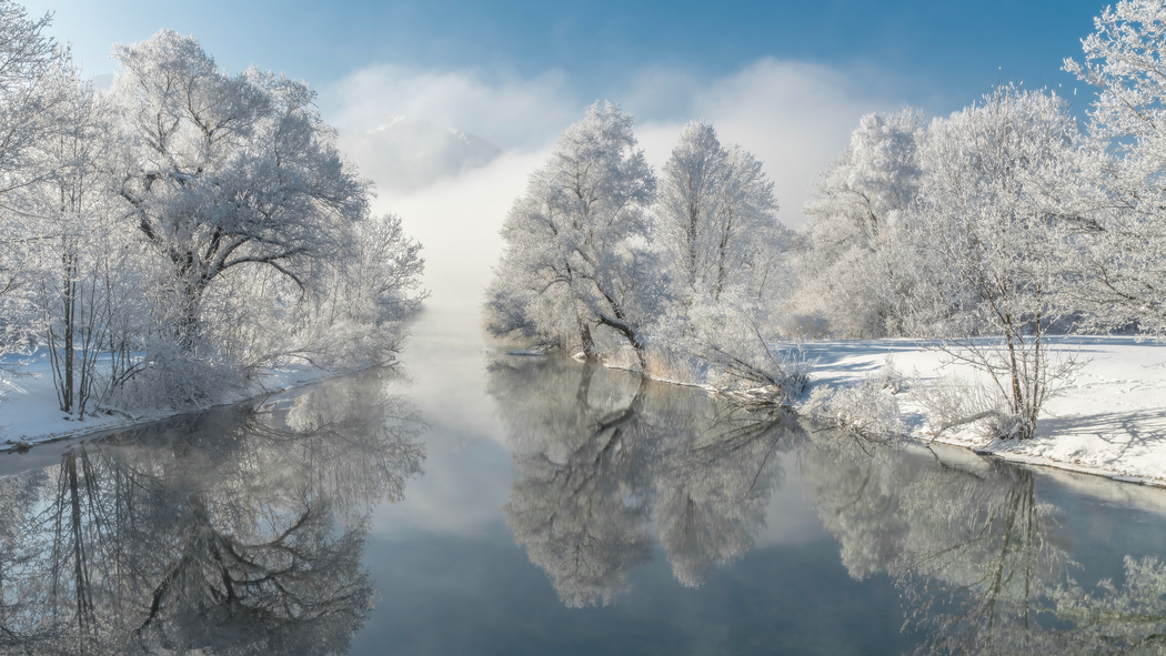 冬日雪景，自然树木河流倒影4K超清壁纸3840x2160下载