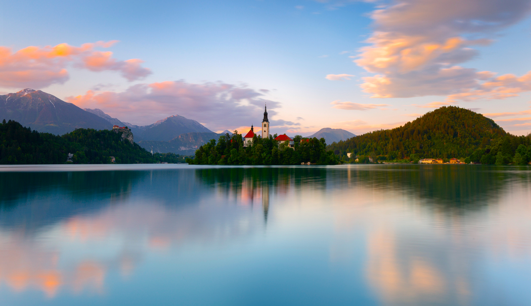 布莱德湖绝美倒影,5K/4K超清风景壁纸5760x3320高清下载 布莱德湖绝美倒影,5K/4K超清风景壁纸5760x3320高清下载