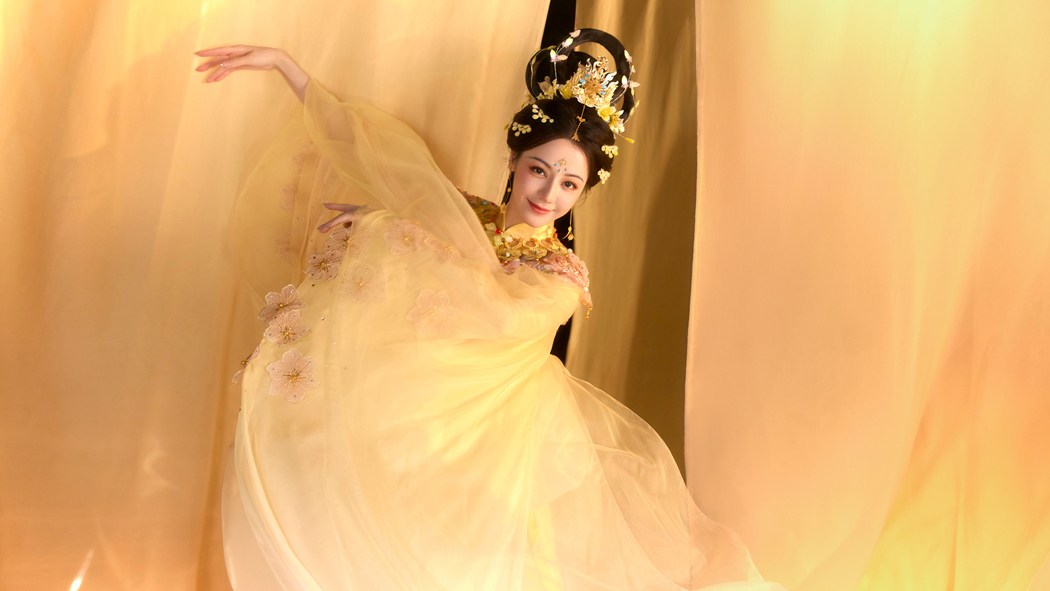 迪丽热巴中秋佳节天女散花造型4K超清壁纸（3840x2160）高清下载