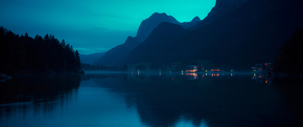 4K高清静谧山水湖泊夜景，3440x1440带鱼屏风景壁纸免费下载