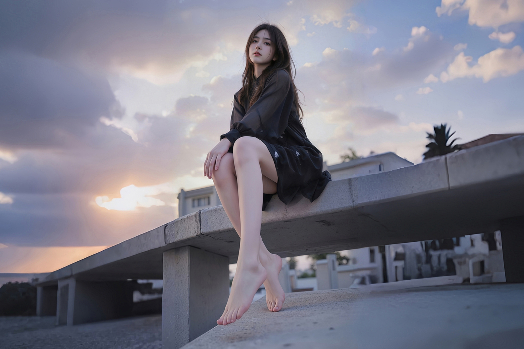 高清3000x2000平板壁纸，仰拍视角下夕阳天空中的美女倩影