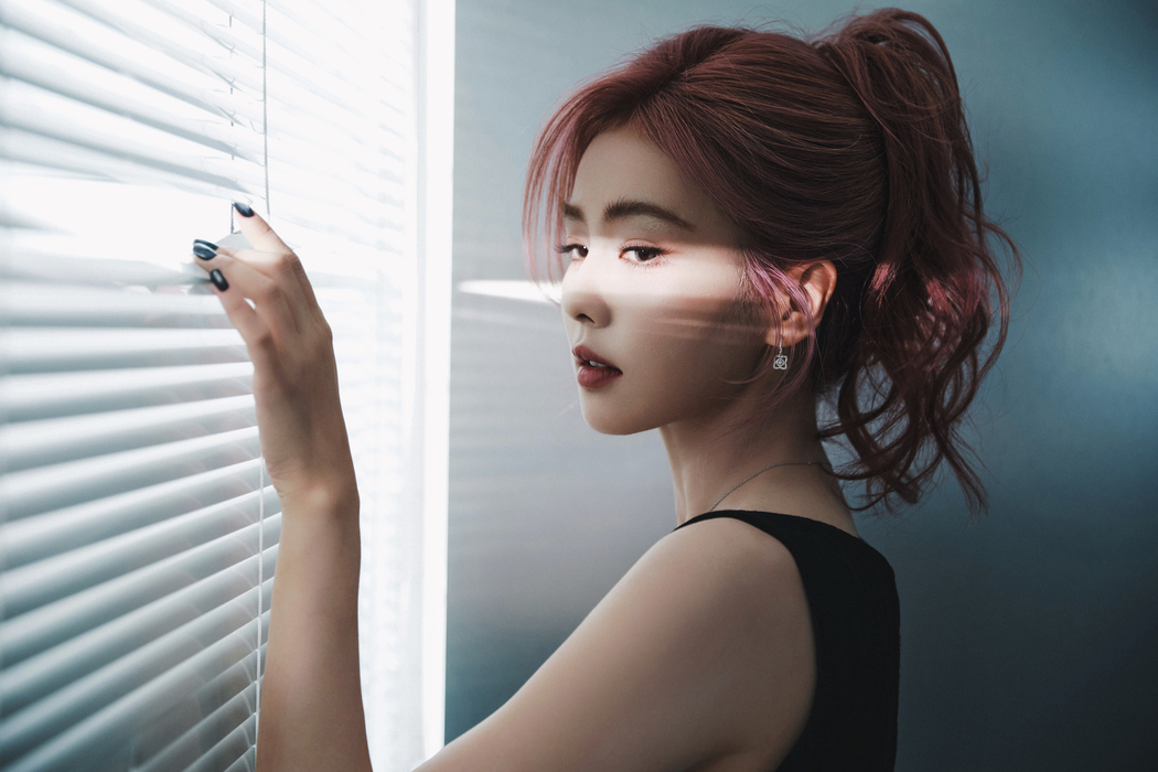 白鹿璀璨光影 4K超清美女电脑壁纸 3840x2560高清下载