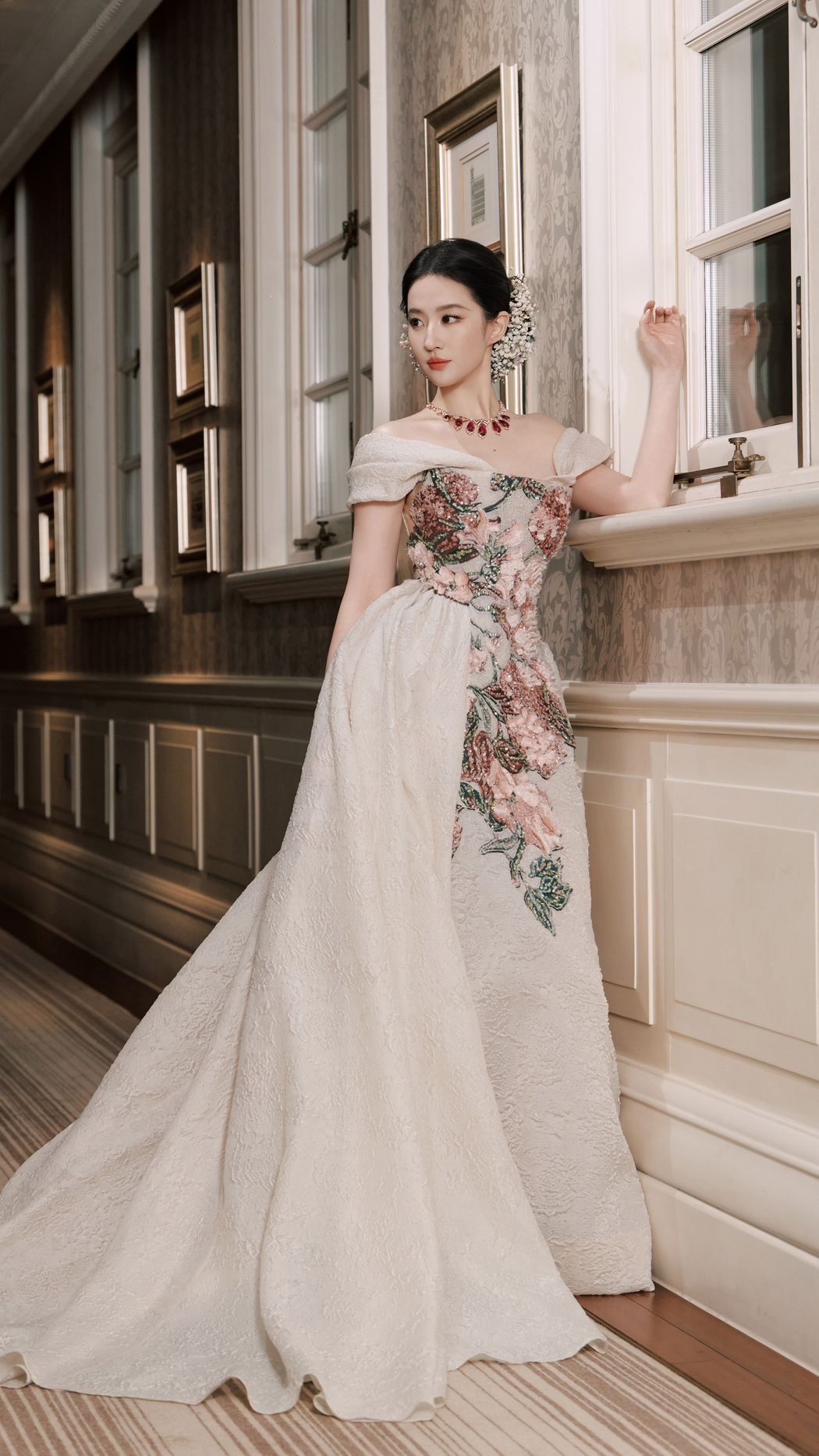 刘亦菲优雅气质4K高清手机壁纸（2160x3840）免费下载