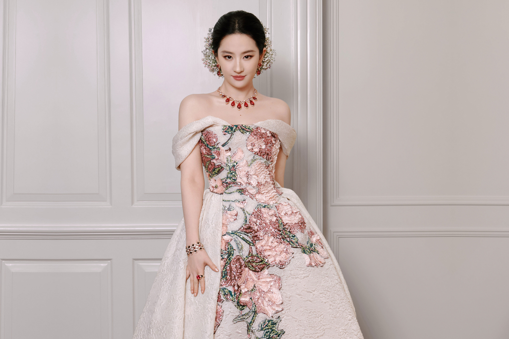 刘亦菲鲜花礼服造型4K高清壁纸（3840x2560）免费下载