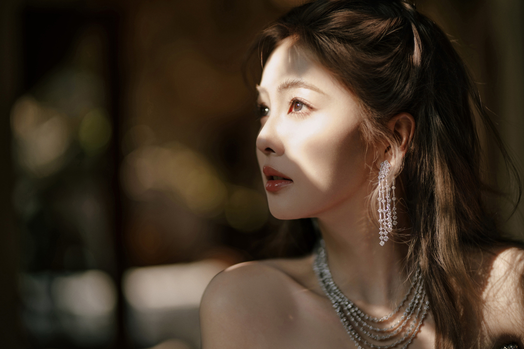 白鹿光影魅力,4K超清美女壁纸3840x2560下载 白鹿光影魅力,4K超清美女壁纸3840x2560下载