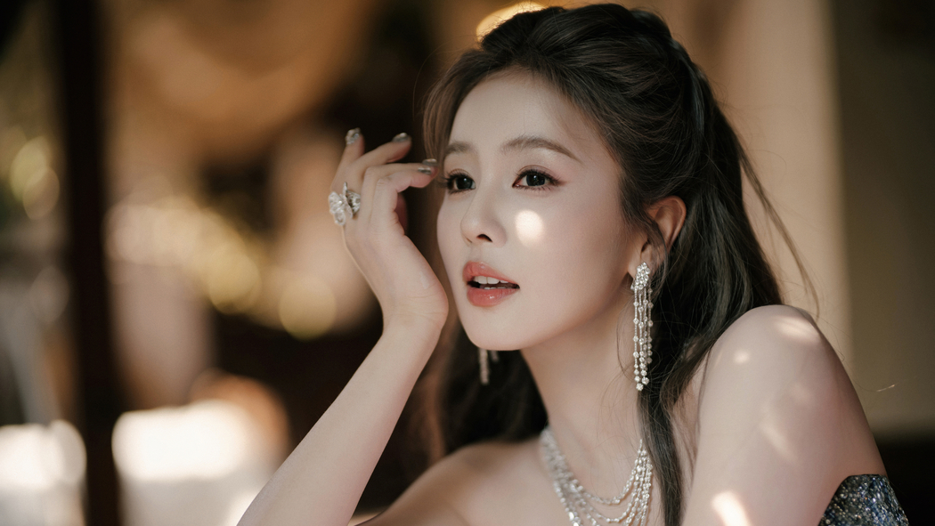 白鹿光影交织,4K超清唯美美女壁纸3840x2160下载 白鹿光影交织,4K超清唯美美女壁纸3840x2160下载