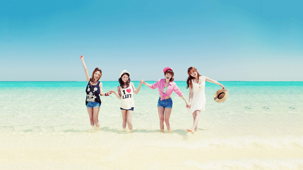 海边沙滩美女壁纸