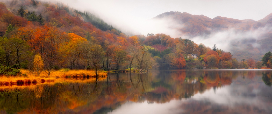 秋日森林薄雾缭绕,湖泊山水倒影4K带鱼屏高清壁纸3440x1440下载 秋日森林薄雾缭绕,湖泊山水倒影4K带鱼屏高清壁纸3440x1440下载