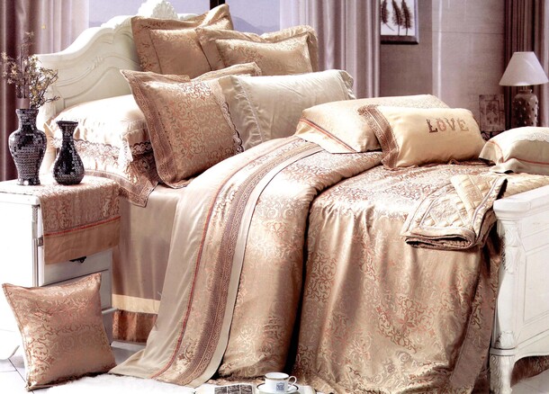 金色奢华床上四件套高清PNG透明背景设计素材图下载