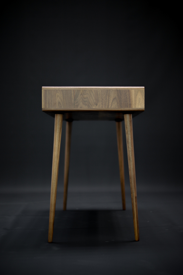 黑色墙面桌子正面高清PNG透明背景设计素材免费下载