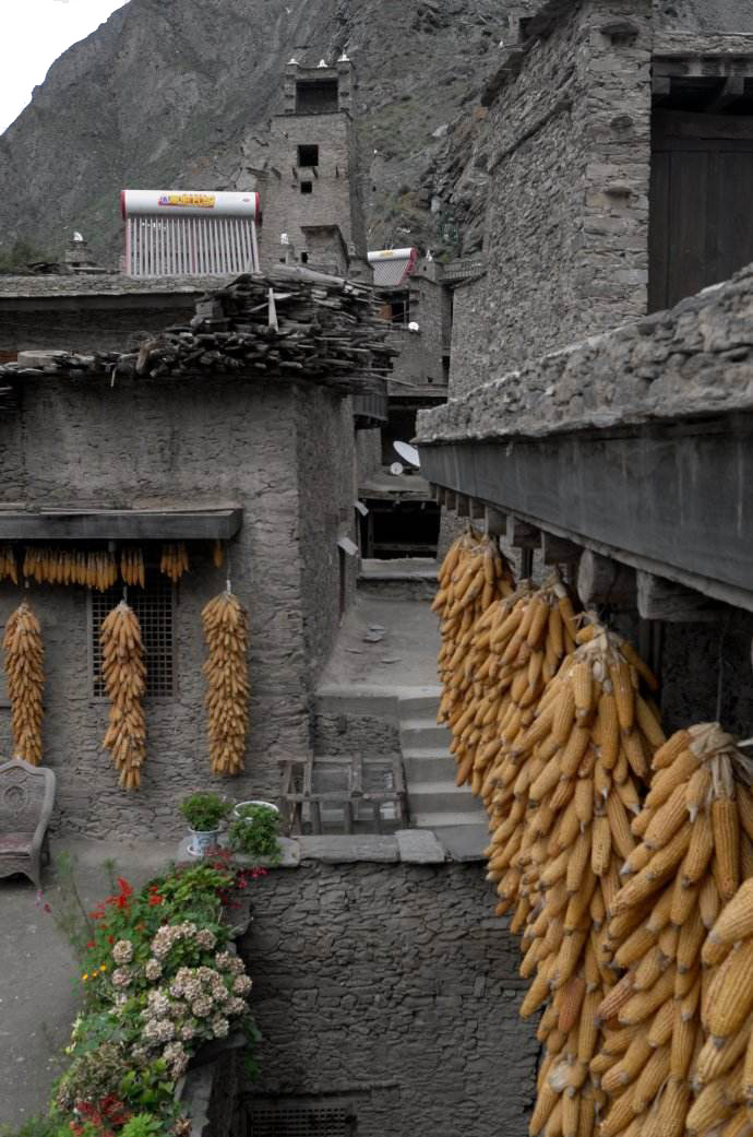 挂着玉米的碉楼高清PNG透明背景摄影风景设计素材免费下载