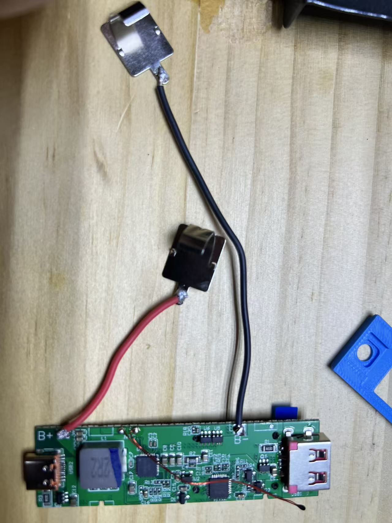 3D打印项目：移动充电宝(可更换电池21700)