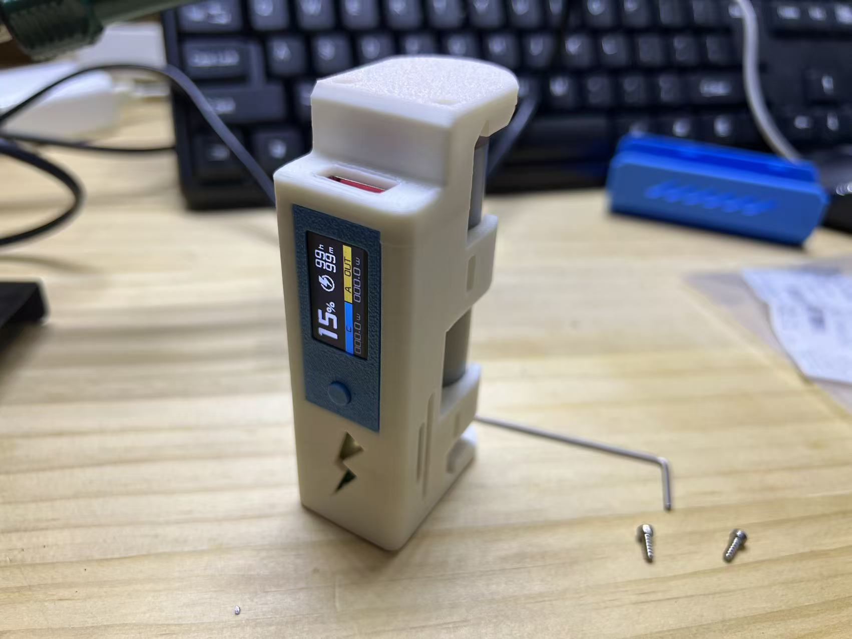 3D打印项目：移动充电宝(可更换电池21700)