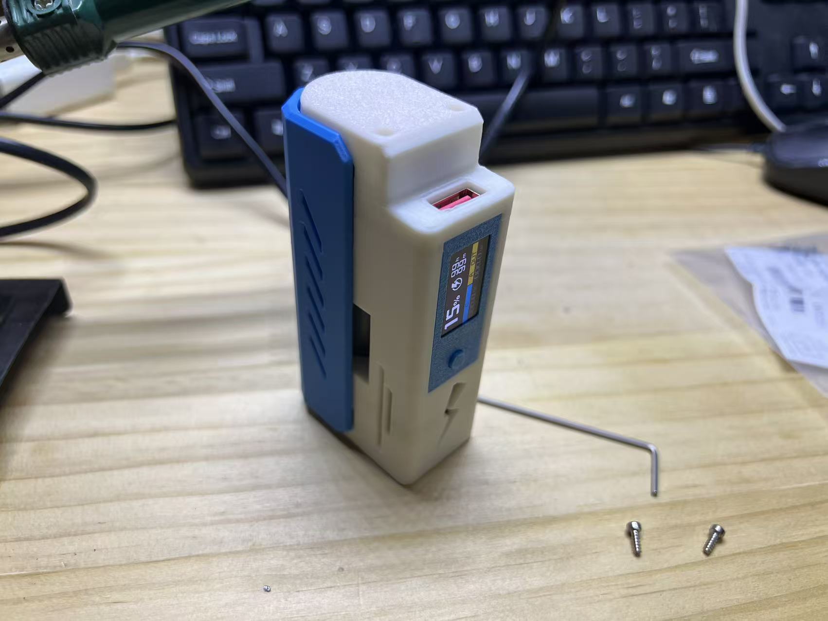 3D打印项目：移动充电宝(可更换电池21700)