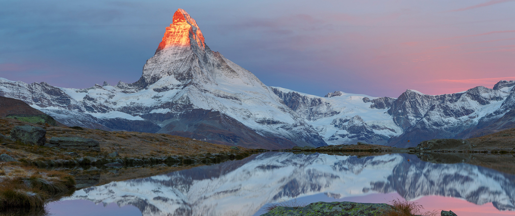 马特洪峰日出斯特利湖4K高清3440x1440带鱼屏风景壁纸免费下载
