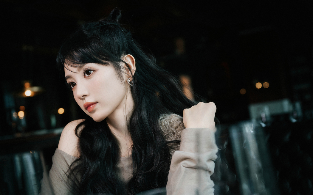 美女田曦薇2880x1800高清壁纸 平板笔记本便携设备免费下载