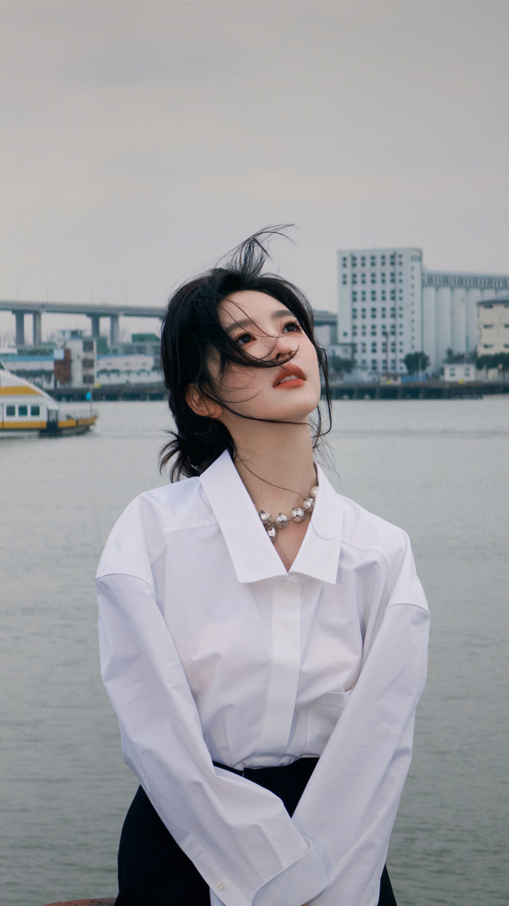 江边白衬衫章若楠 4K高清竖屏手机壁纸2160x3840免费下载