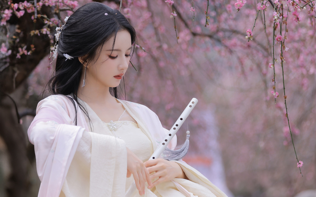 刘些宁古风美女樱花车机高清壁纸3200x2000免费下载