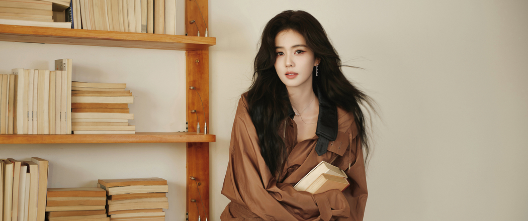 白鹿棕色套装4K高清3440x1440带鱼屏美女壁纸免费下载