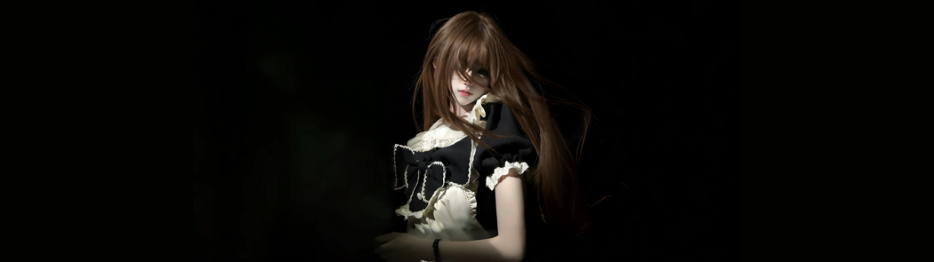 棕色长发女孩暗黑背景5120x1440超宽屏动漫高清双屏壁纸免费下载