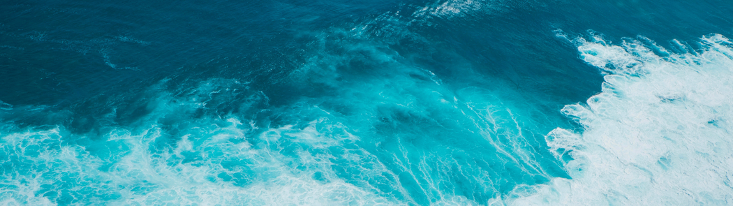 蓝色海洋海浪风景5120x1440高清带鱼屏双屏壁纸免费下载