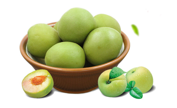 框子中的酸青梅果