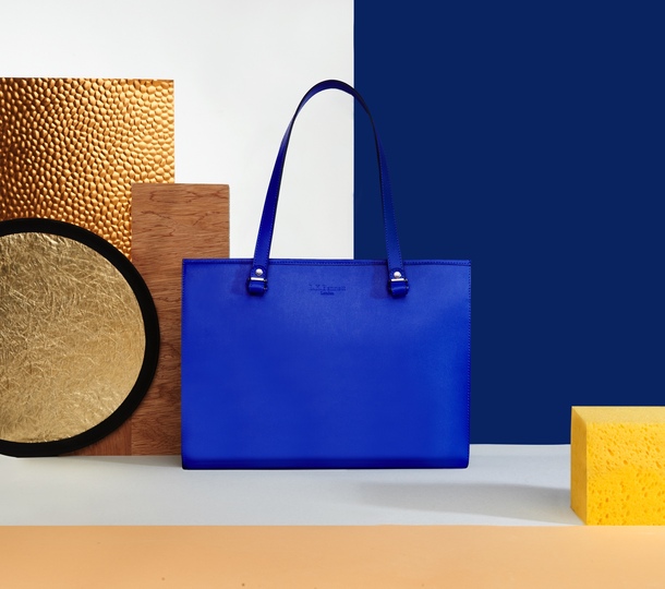 蓝色女士提包海报高清PNG透明背景设计素材免费下载