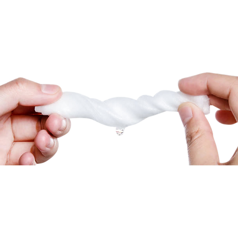 双手拧干湿巾高清PNG透明免扣设计素材免费下载