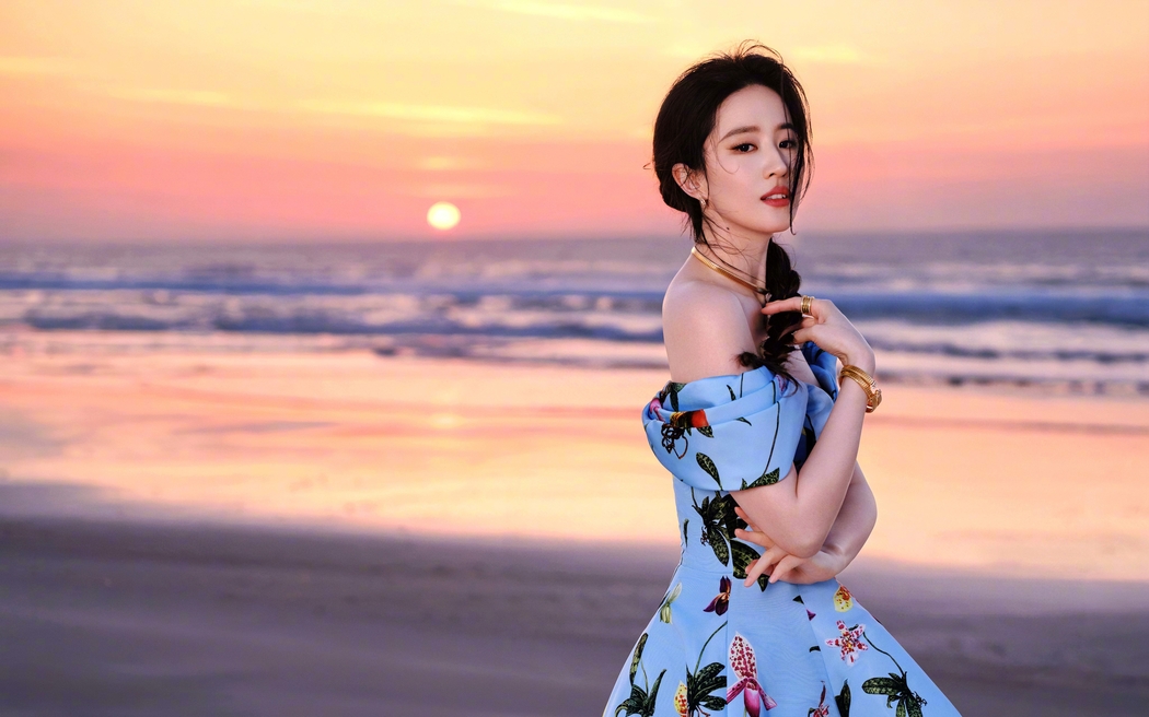 刘亦菲海滩日落唯美摄影 5K/4K高清美女壁纸5120x3200免费下载 刘亦菲海滩日落唯美摄影 5K/4K高清美女壁纸5120x3200免费下载