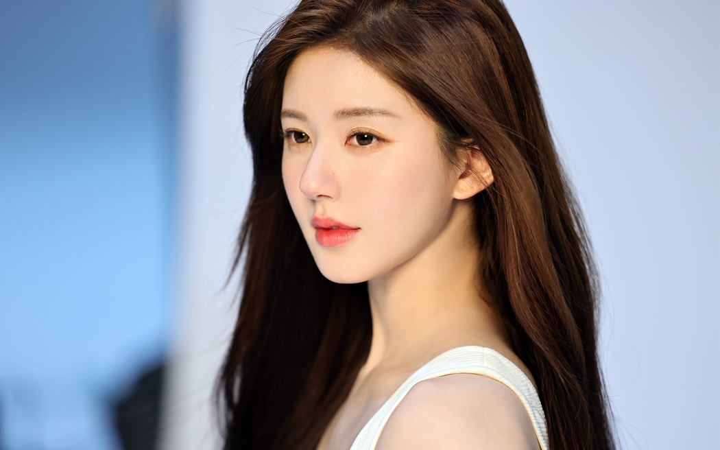 长发养眼美女车机横屏高清壁纸 5120x3200 免费下载 适配平板笔记本便携设备