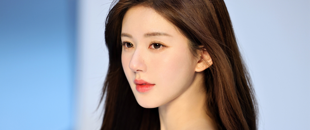 侧脸长发养眼美女 4K高清3440x1440带鱼屏壁纸免费下载