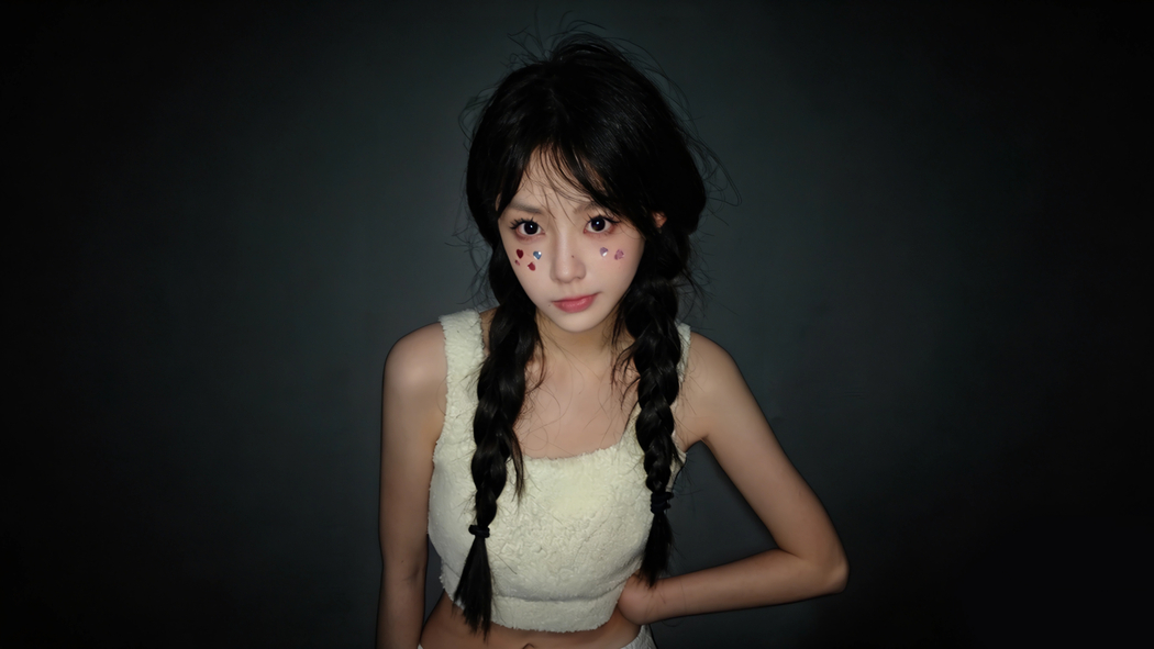 双马尾辫可爱美女暗黑背景4K高清壁纸3840x2160免费下载 双马尾辫可爱美女暗黑背景4K高清壁纸3840x2160免费下载