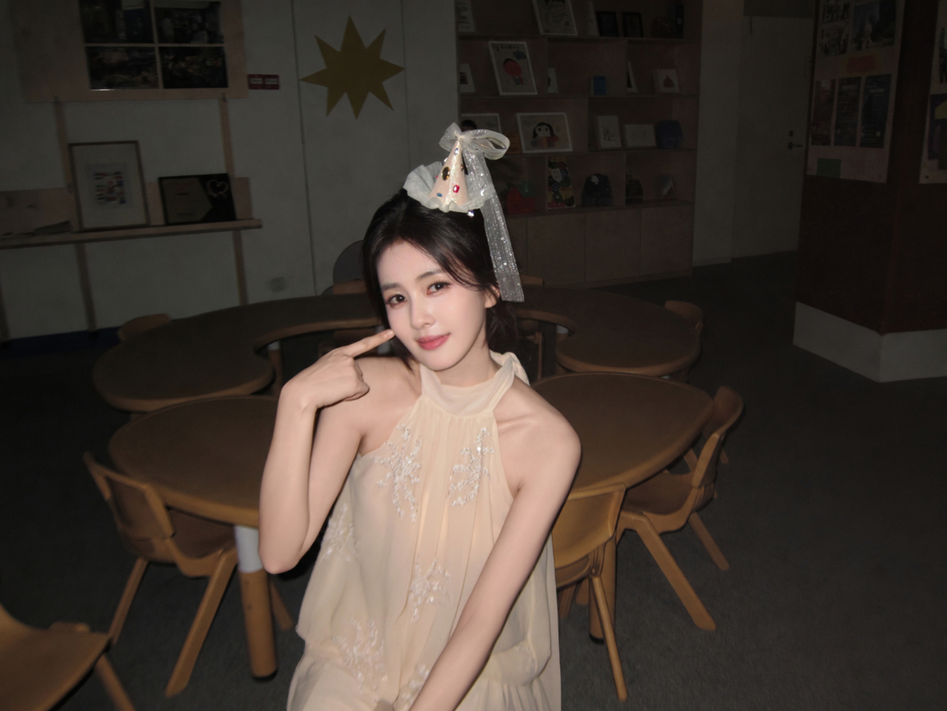 白鹿可爱生日照 4K平板壁纸 3840x2880高清免费下载 白鹿可爱生日照 4K平板壁纸 3840x2880高清免费下载