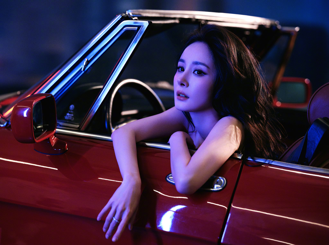 杨幂红色汽车4K高清壁纸 3840x2862免费下载 杨幂红色汽车4K高清壁纸 3840x2862免费下载