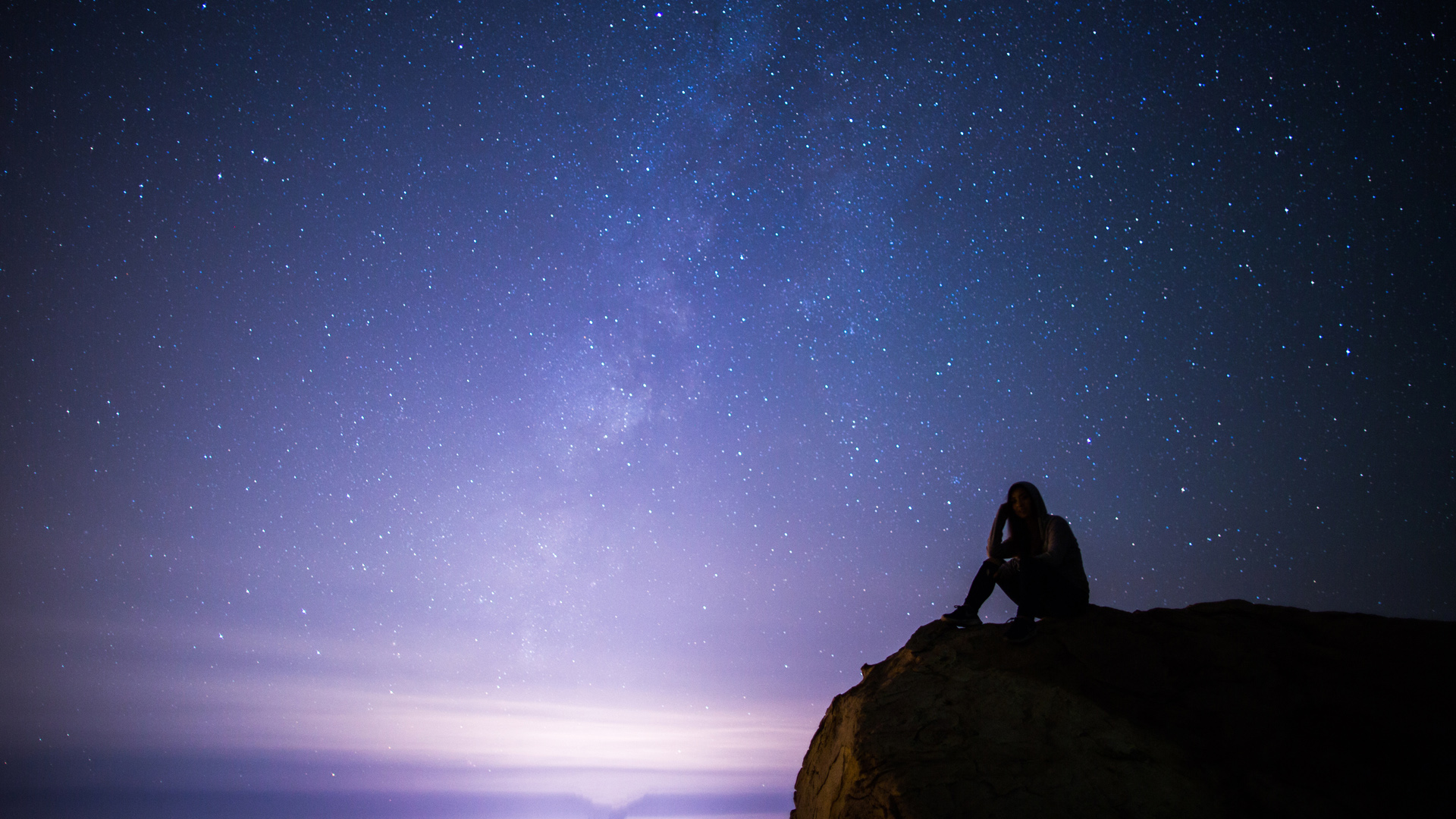 唯美星空之夜，女孩与星星共舞的电脑壁纸免费下载