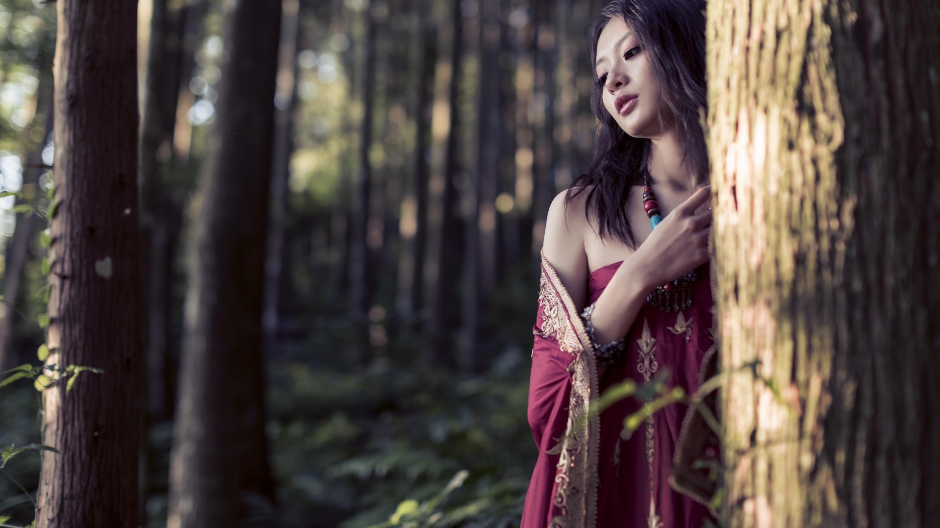 森林女孩摄影，精选美女桌面壁纸，免费电脑壁纸下载