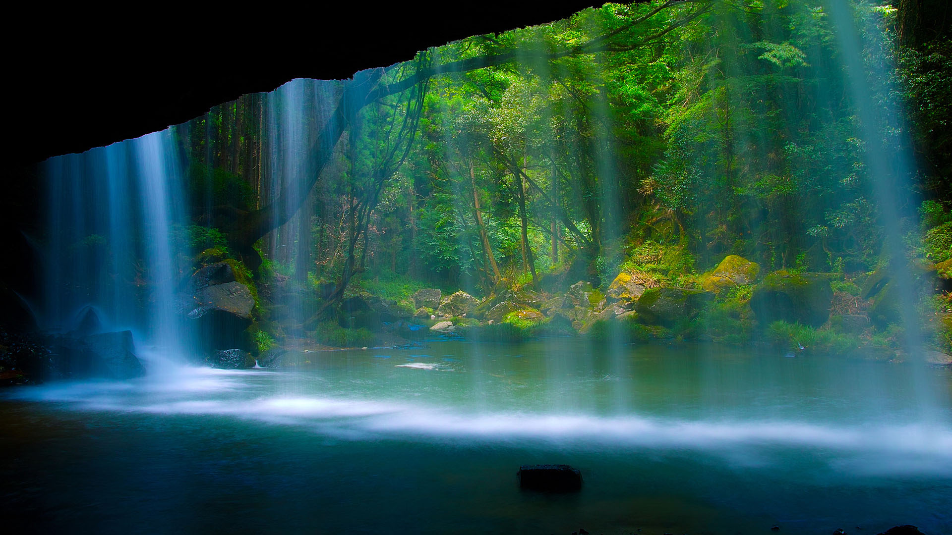 绝美瀑布风光，精选高清桌面背景，免费下载电脑壁纸