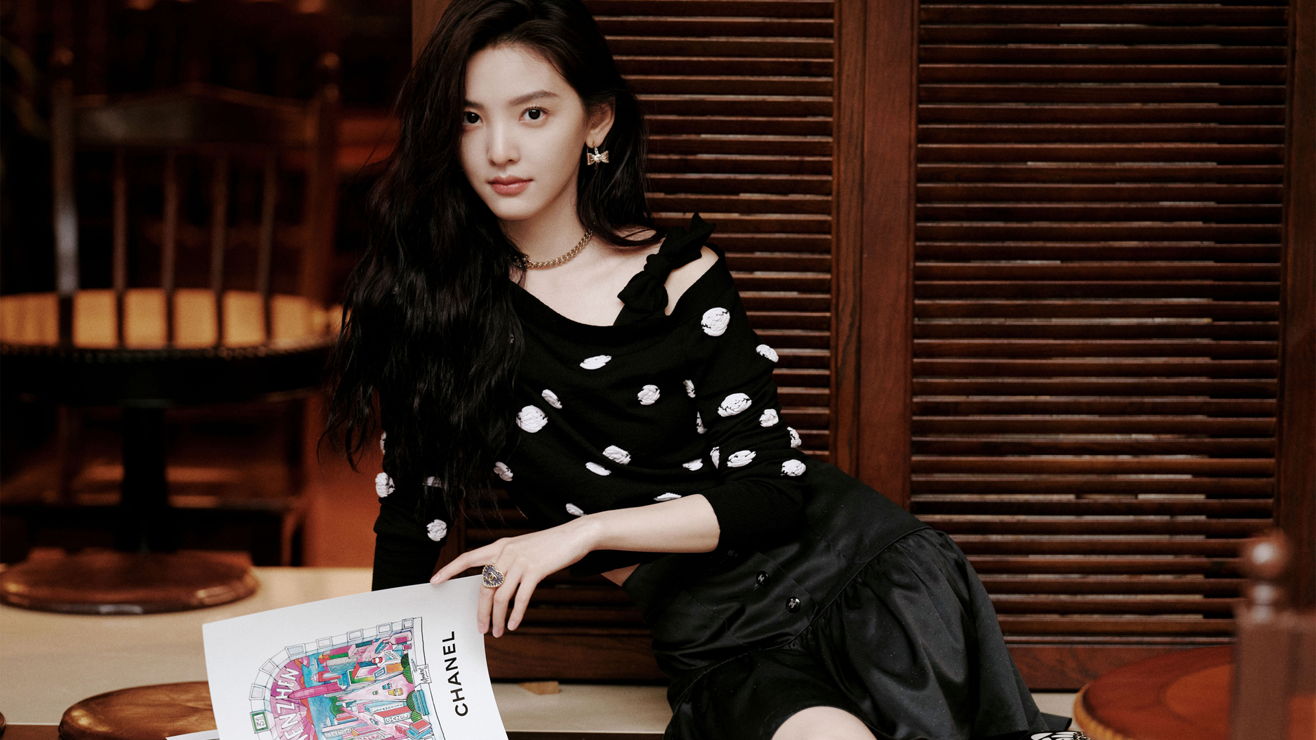 章若楠黑裙杂志照，高清美女壁纸免费下载