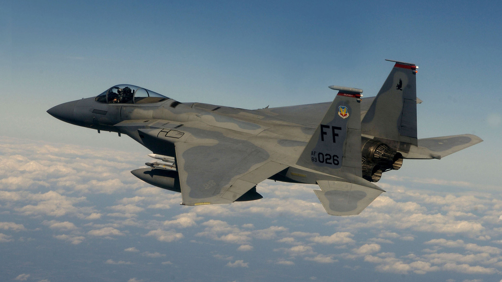 F-15战斗机高清壁纸，军事风采，免费下载装点你的桌面！