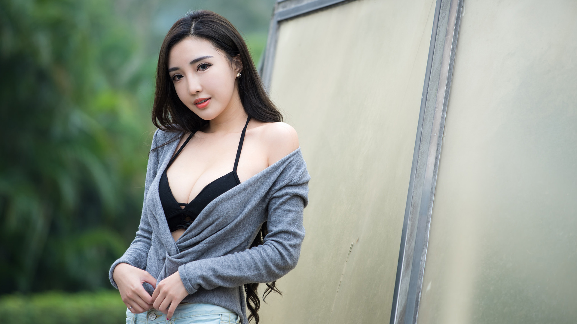性感漂亮美女赵芸桌面壁纸