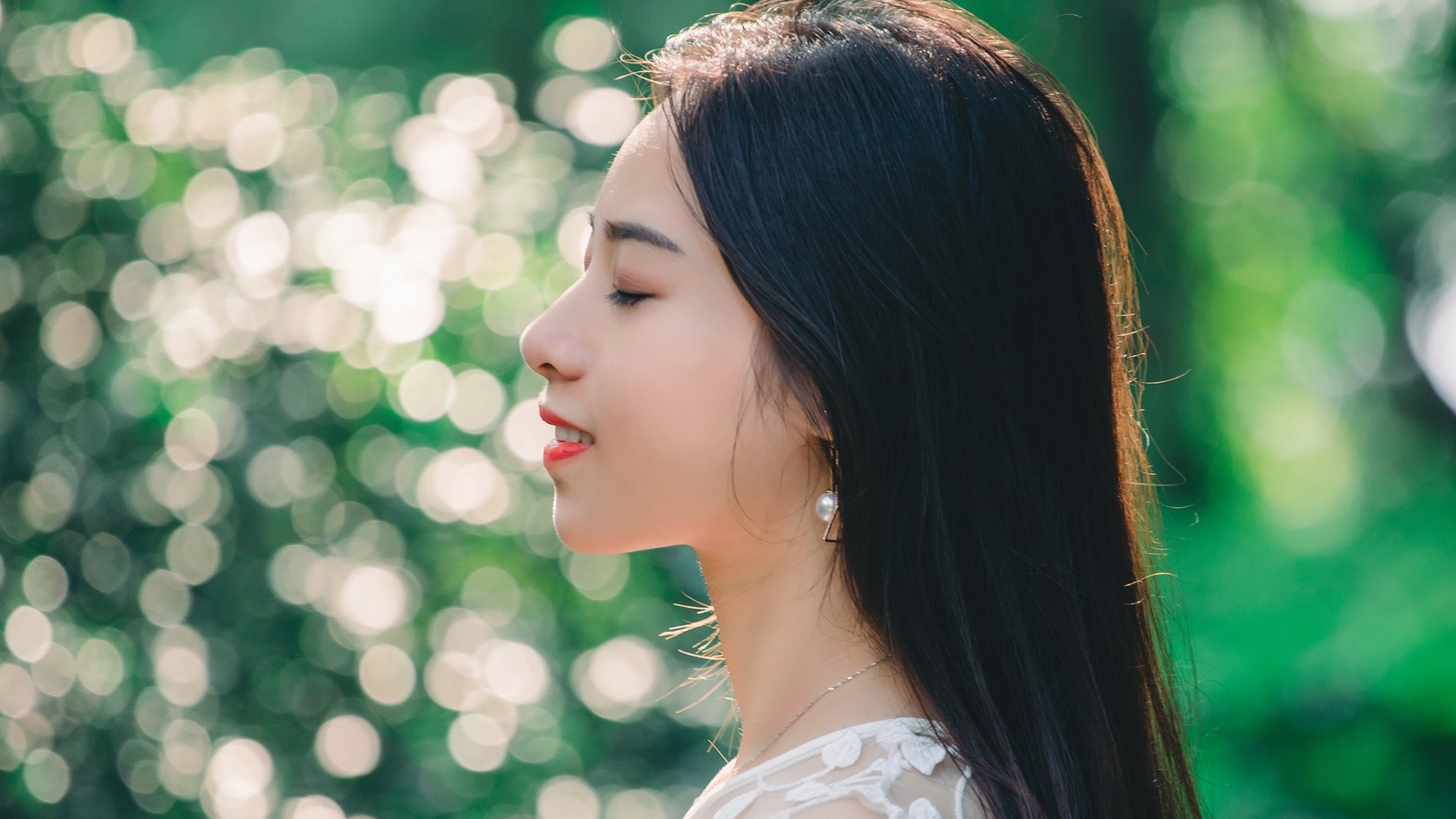 森系长发美女2K清新桌面壁纸，免费下载，装点你的电脑屏幕