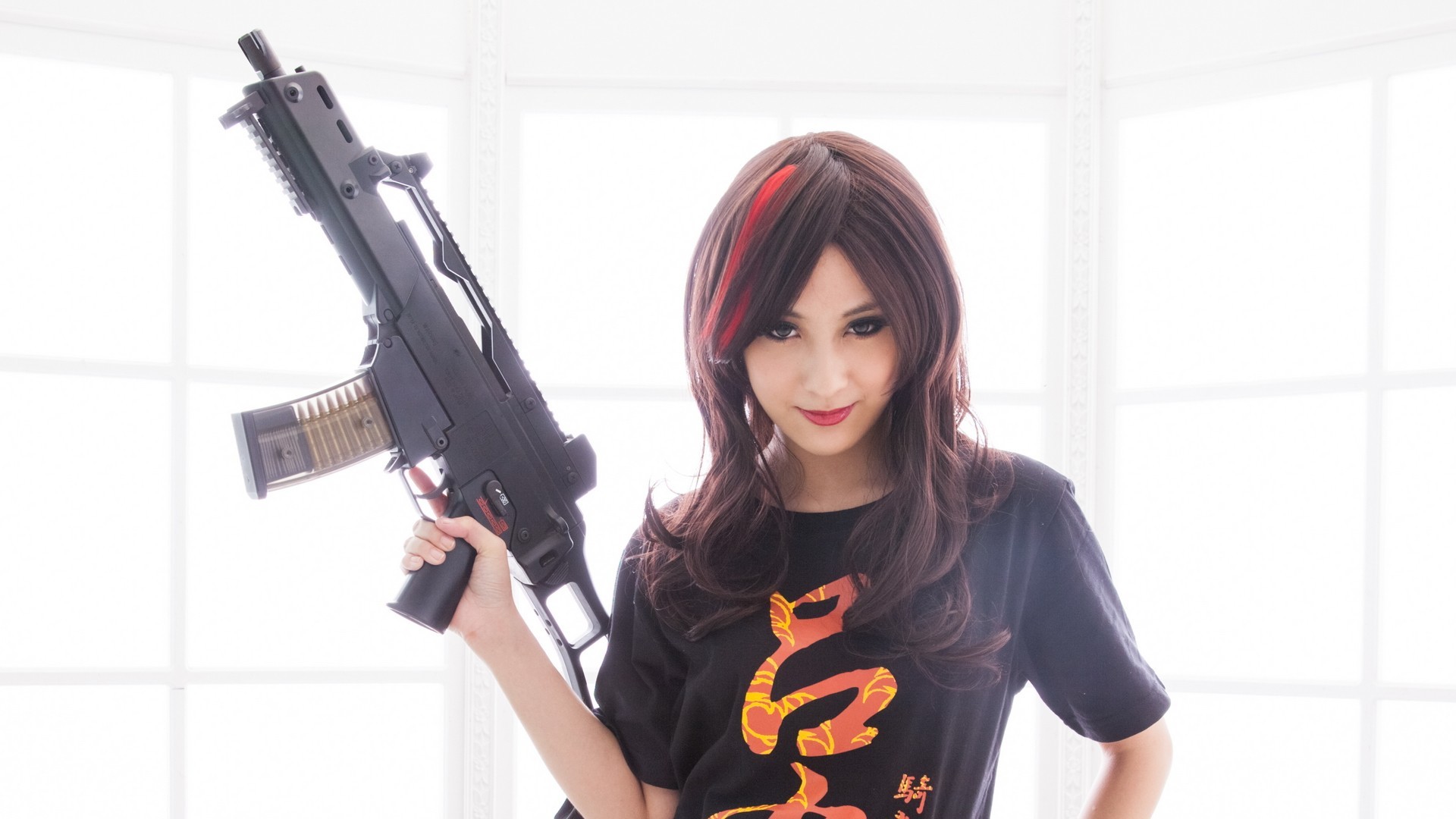 美女持武器壁纸，黑眸黑发女孩，精选桌面背景免费下载