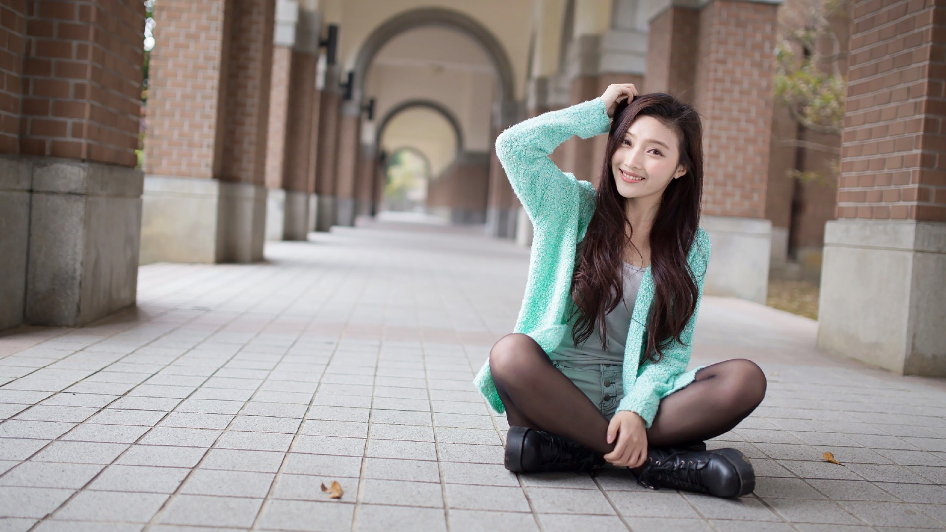青春养眼可爱美女桌面壁纸