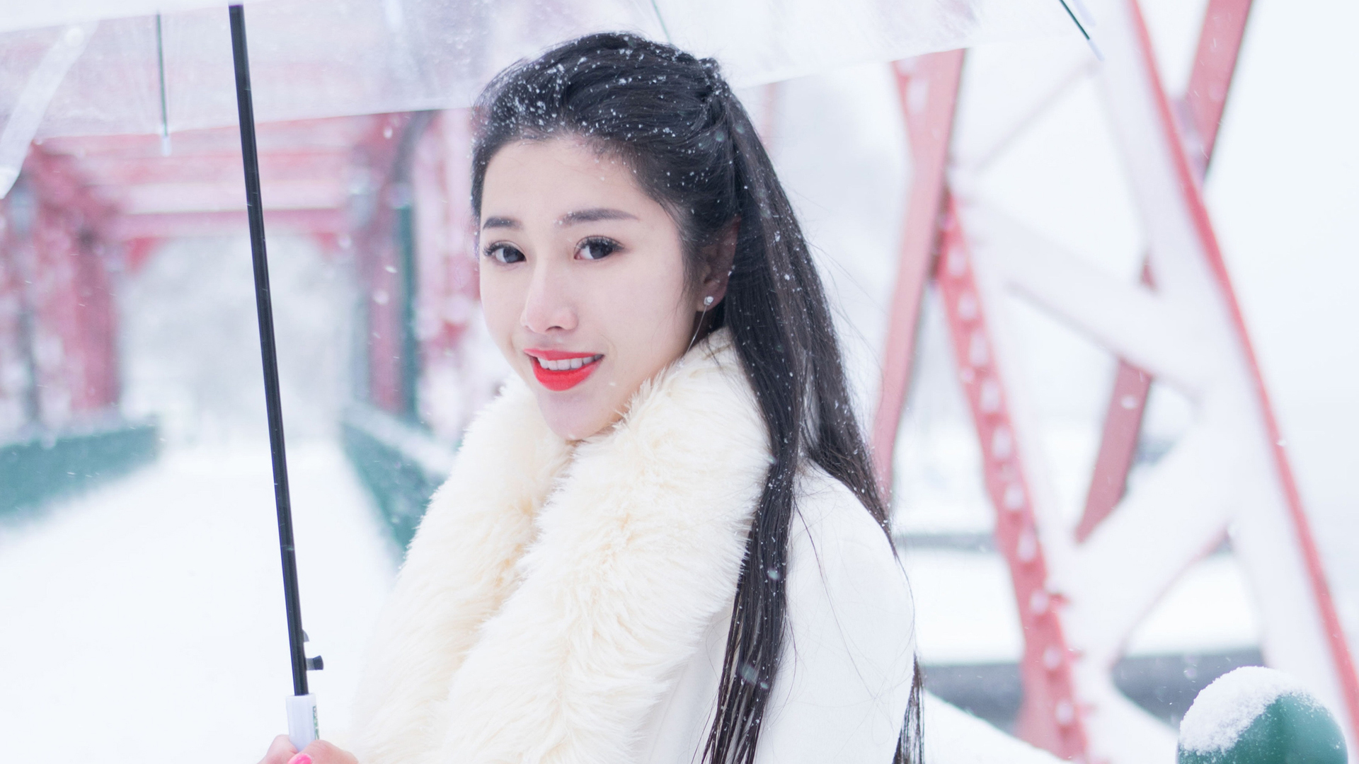 陈嘉嘉Tiffany，清纯雪地美女壁纸，免费电脑桌面背景下载