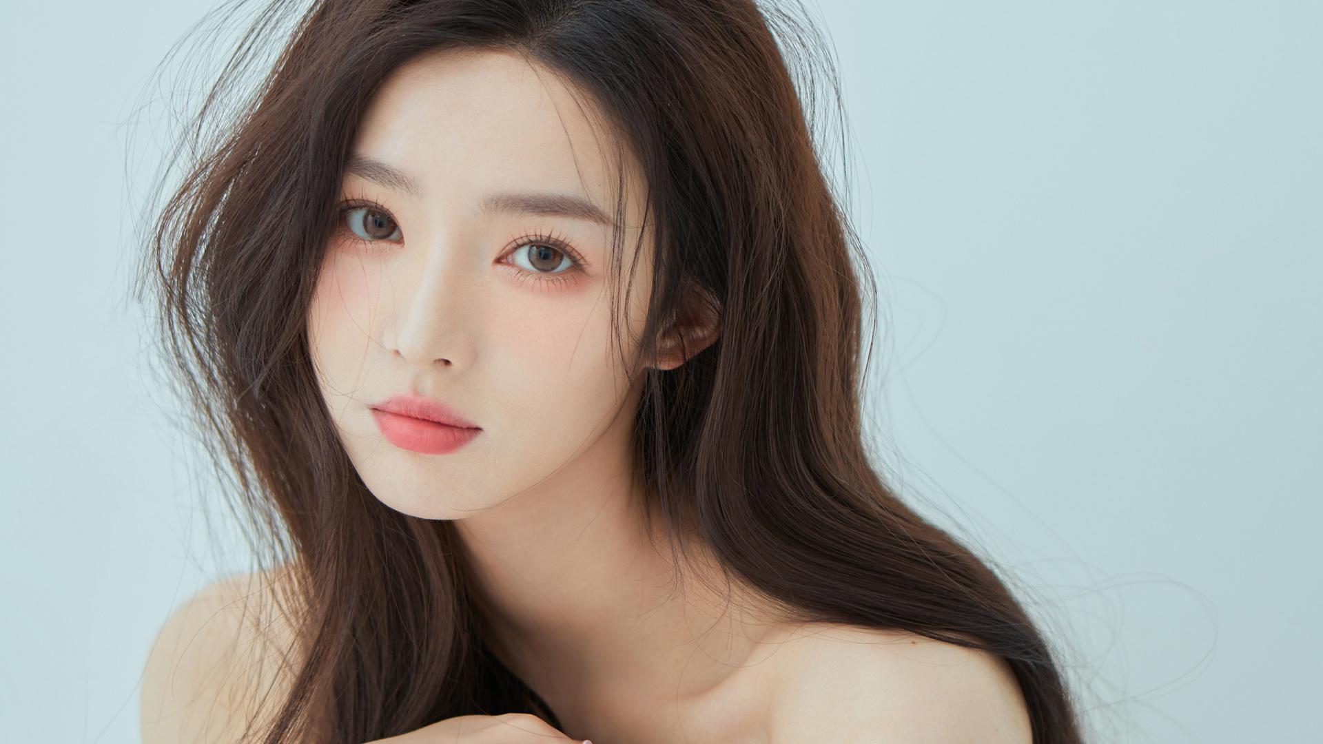 高颜值长发美女张婕婕壁纸